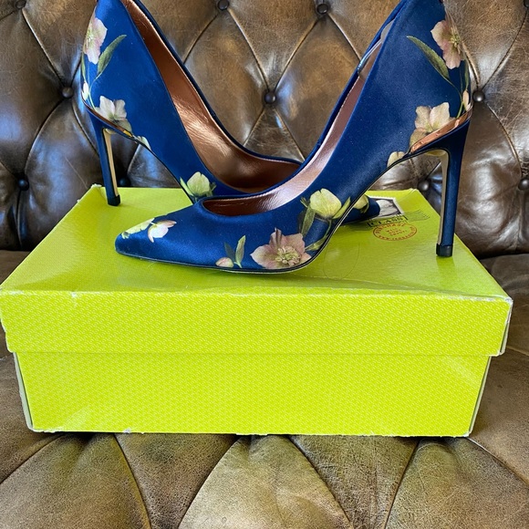 NEW. Ted Baker Floral Blue Floral Stiletto Heels, Sz 7 - Picture 1 of 10